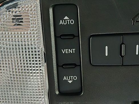 Used 2022 Jeep Grand Cherokee Laredo X image 7