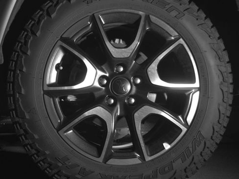 Used 2025 Jeep Compass Trailhawk AWD/4WD image 17
