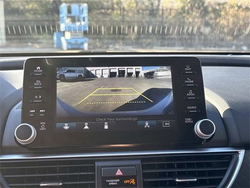 Used 2020 Honda Accord Touring image 18