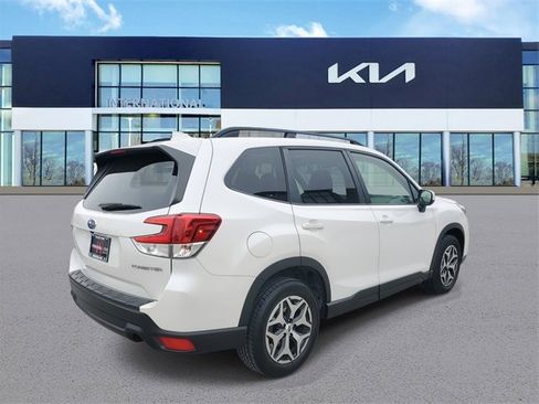 Used 2020 Subaru Forester Premium image 4