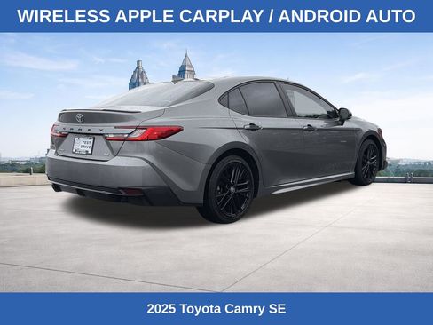 Used 2025 Toyota Camry SE image 5