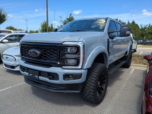 Used 2025 Ford F250 Lariat w/ Lariat Ultimate Package AWD/4WD image 3