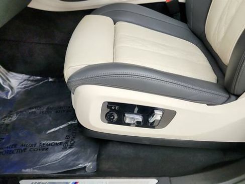 Used 2025 BMW X7 M60i AWD/4WD image 53