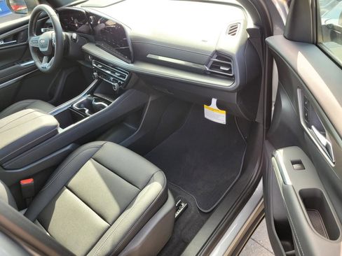 New 2026 Chevrolet Traverse LT w/ Driver Confidence Package FWD image 6