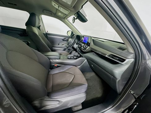 Used 2023 Toyota Highlander LE image 31