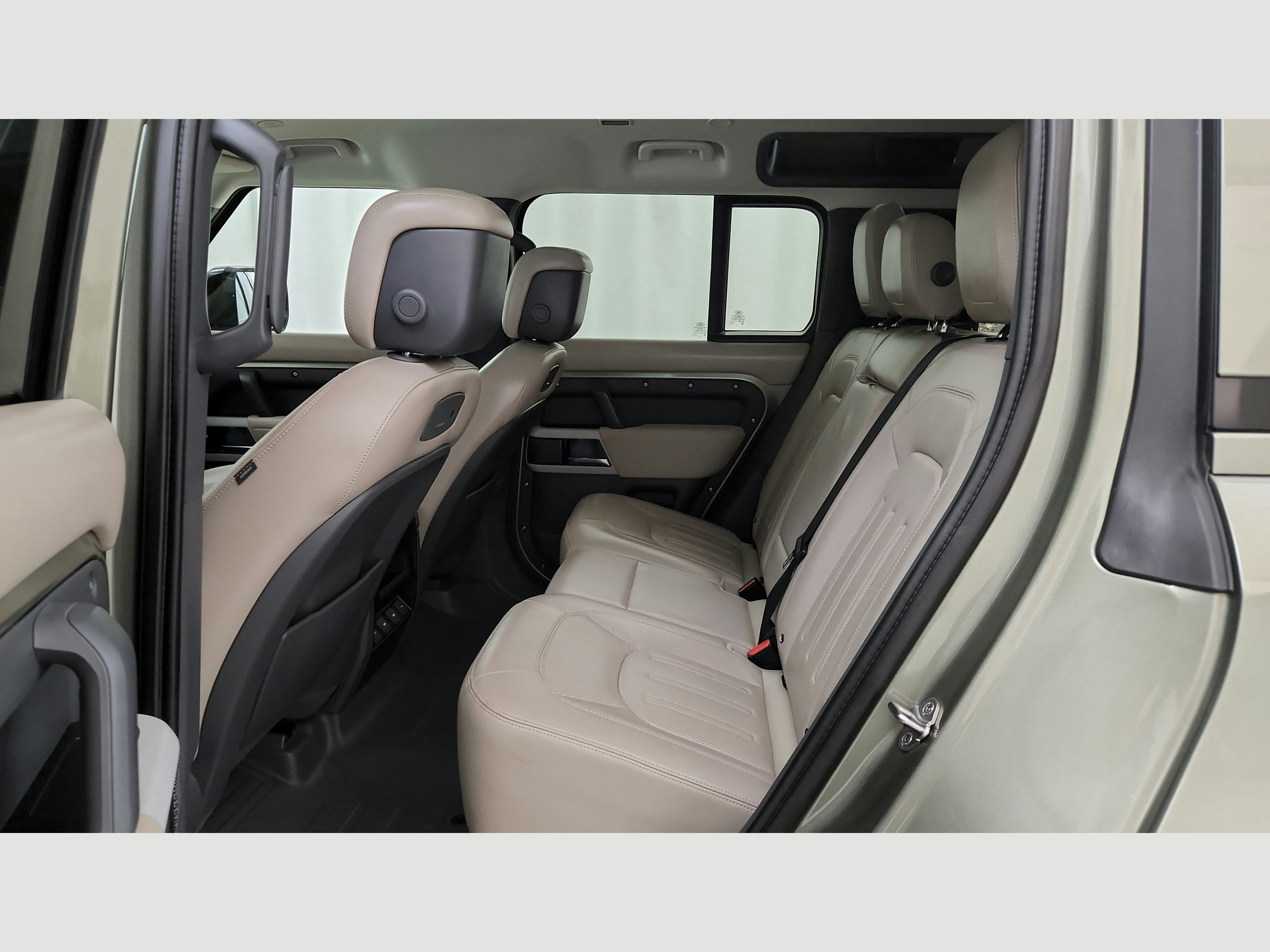 Used 2020 Land Rover Defender 110 HSE AWD/4WD image 27