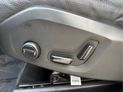 Used 2023 Volvo XC60 B5 Plus w/ Protection Package Premier image 19