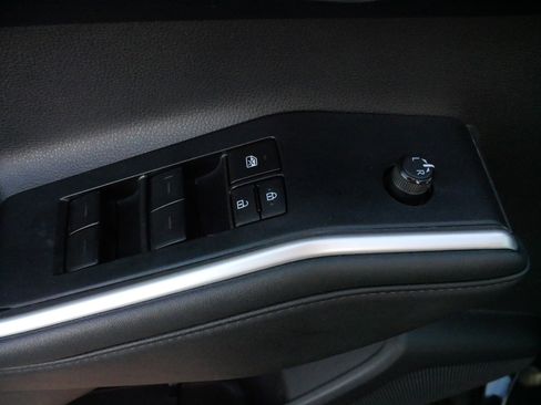 Certified 2024 Toyota Highlander XLE image 19