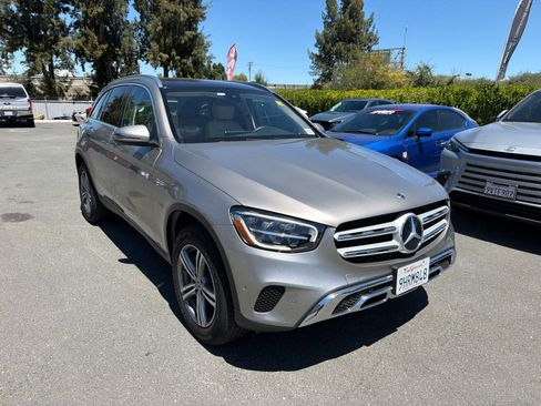 Used 2021 Mercedes-Benz GLC 300 4MATIC image 2
