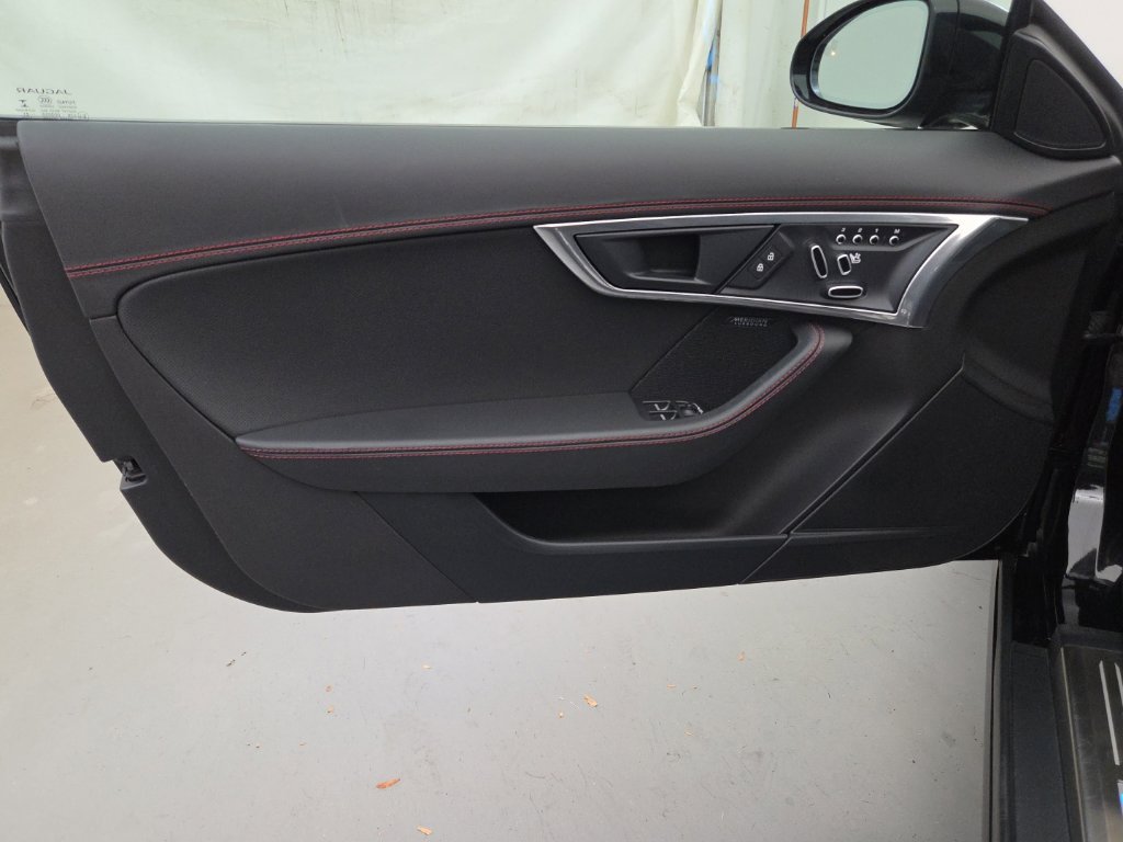 Used 2022 Jaguar F-TYPE R-Dynamic AWD/4WD image 17