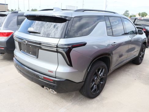 Used 2026 Chevrolet Traverse RS w/ LPO, Floor Liner Package FWD image 10