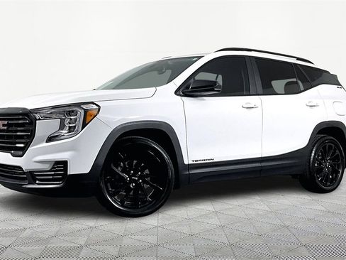 Used 2024 GMC Terrain SLE w/ Driver Convenience Package image 1