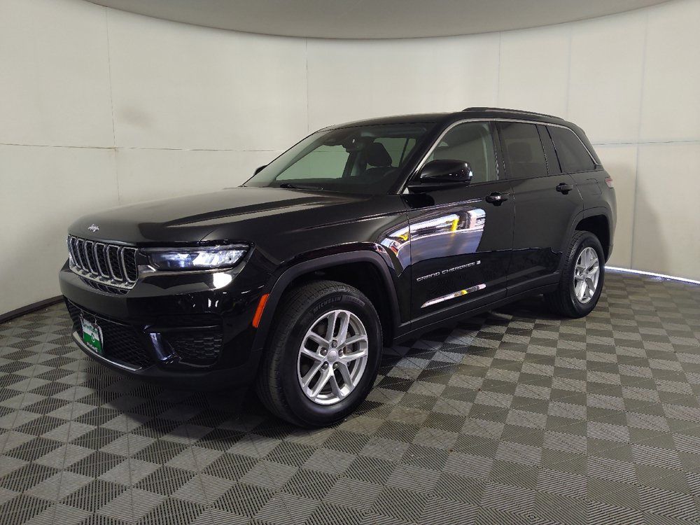 Used 2023 Jeep Grand Cherokee Laredo w/ Luxury Tech Group I AWD/4WD image 2