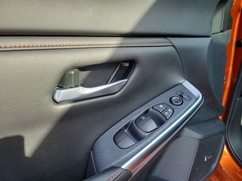 Used 2025 Nissan Sentra SR w/ SR Premium Package image 18