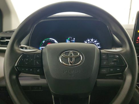 Certified 2023 Toyota Sienna LE FWD image 24