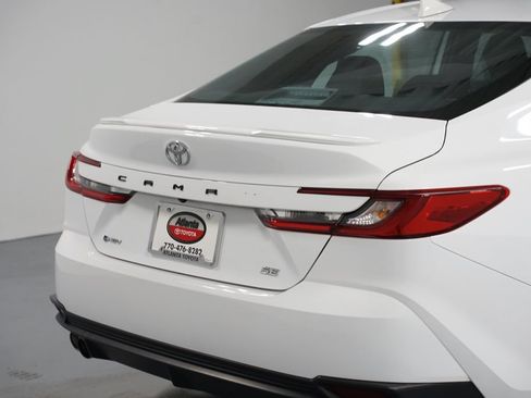 Used 2025 Toyota Camry SE FWD image 9