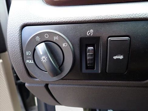Used 2008 Ford Taurus SEL FWD image 14