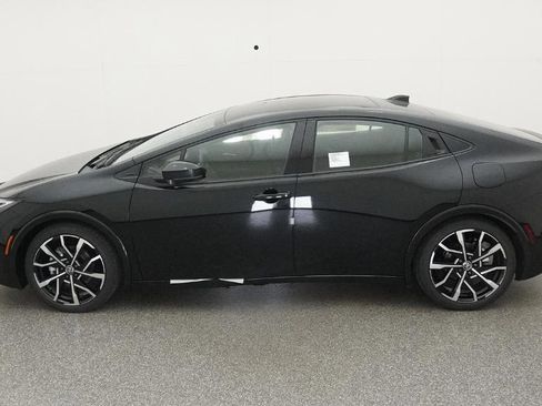 New 2026 Toyota Prius Plug-In Hybrid FWD image 6
