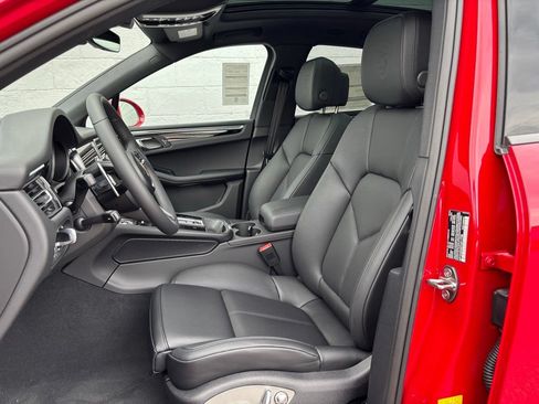 New 2026 Porsche Macan AWD/4WD image 5