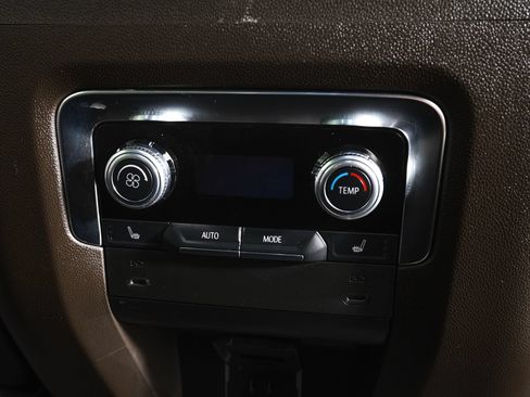 Used 2025 GMC Yukon XL Elevation AWD/4WD image 11