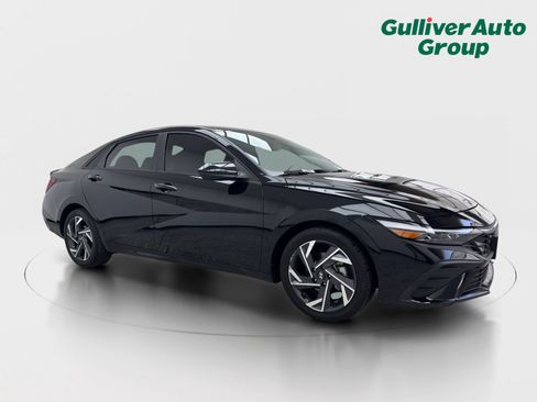 Used 2025 Hyundai Elantra Sport FWD image 12