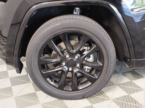 Used 2022 Jeep Grand Cherokee Laredo X AWD/4WD image 18
