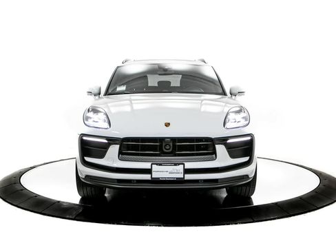 Certified 2026 Porsche Macan AWD/4WD image 10