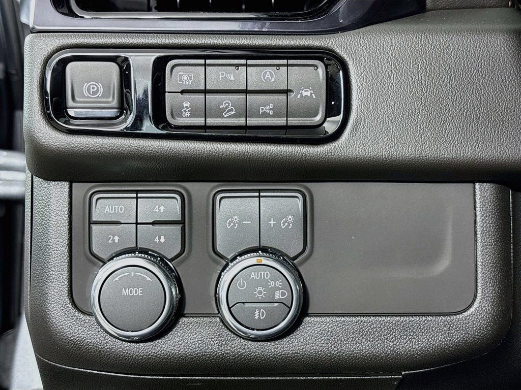 New 2026 GMC Yukon XL AT4 w/ AT4 Premium Package AWD/4WD image 10