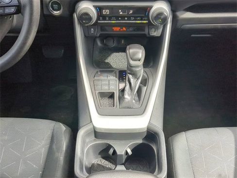 Used 2020 Toyota RAV4 XLE image 22