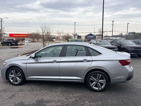 Used 2024 Volkswagen Jetta SE FWD image 6