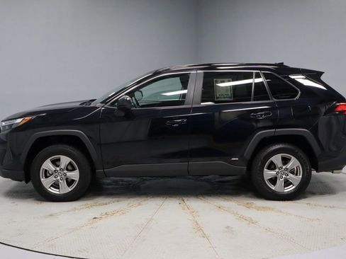 Used 2024 Toyota RAV4 LE AWD/4WD image 8