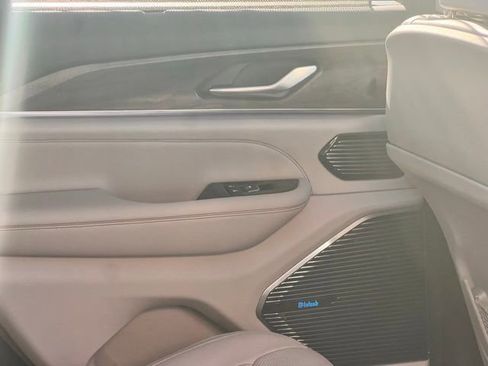 Used 2022 Jeep Grand Cherokee Overland w/ Advanced Protech Group III image 56