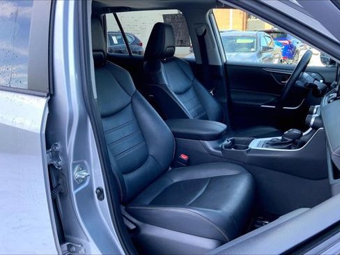 Used 2021 Toyota RAV4 XLE Premium image 6