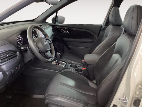 Used 2025 Subaru Forester Touring w/ Popular Package - Touring AWD/4WD image 9