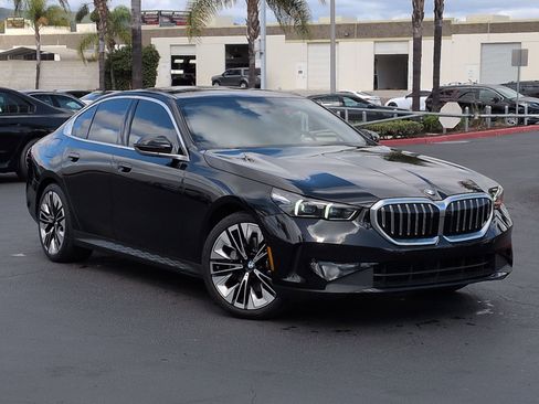 Used 2024 BMW 530i w/ Premium Package RWD image 2