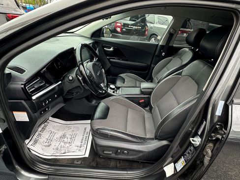 Used 2022 Kia Niro EX w/ Cold Weather Package FWD image 28
