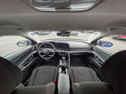 Used 2023 Hyundai Elantra SEL w/ Convenience Package FWD image 9