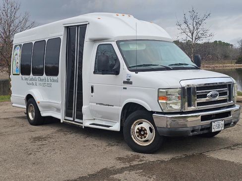 Used 2010 Ford E-350 and Econoline 350 Super Duty image 1