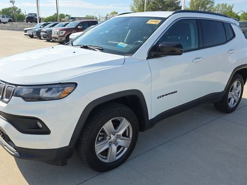 Used 2022 Jeep Compass Latitude AWD/4WD image 1