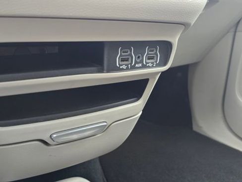 Used 2023 Chrysler Voyager LX image 18
