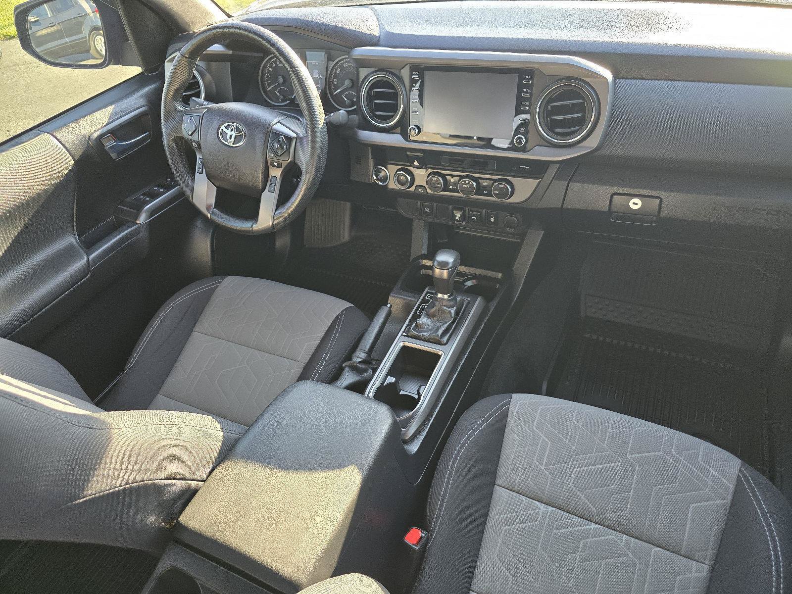 Used 2022 Toyota Tacoma TRD Off-Road AWD/4WD image 15