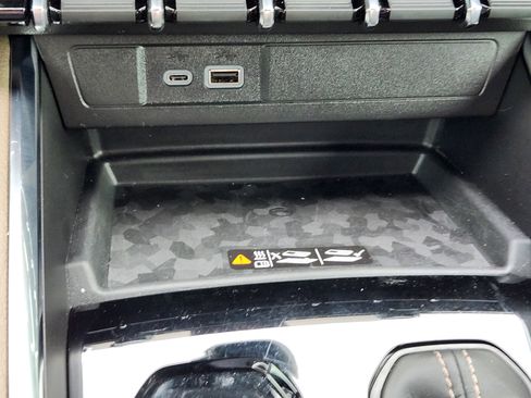 Certified 2025 GMC Canyon Denali image 19