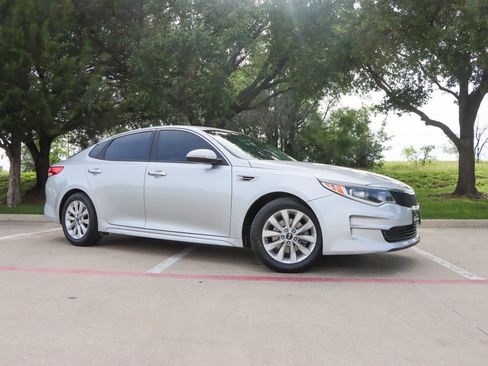 Used 2016 Kia Optima LX FWD image 1