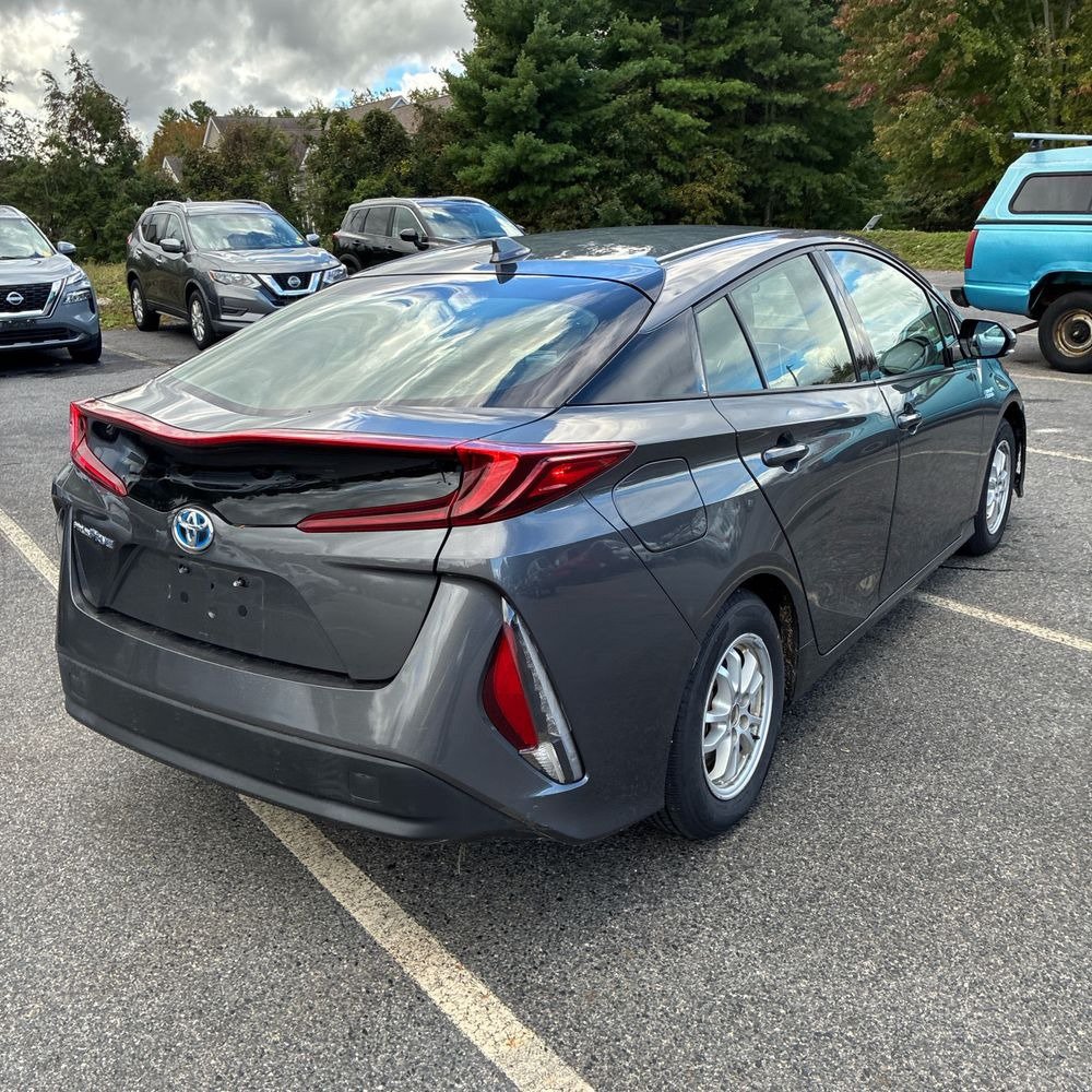 Used 2017 Toyota Prius Prime Premium FWD image 3