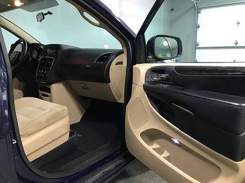 Used 2016 Dodge Grand Caravan SE w/ Quick Order Package 29E SE FWD image 12