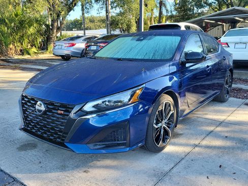 Used 2023 Nissan Altima 2.5 SR FWD image 2