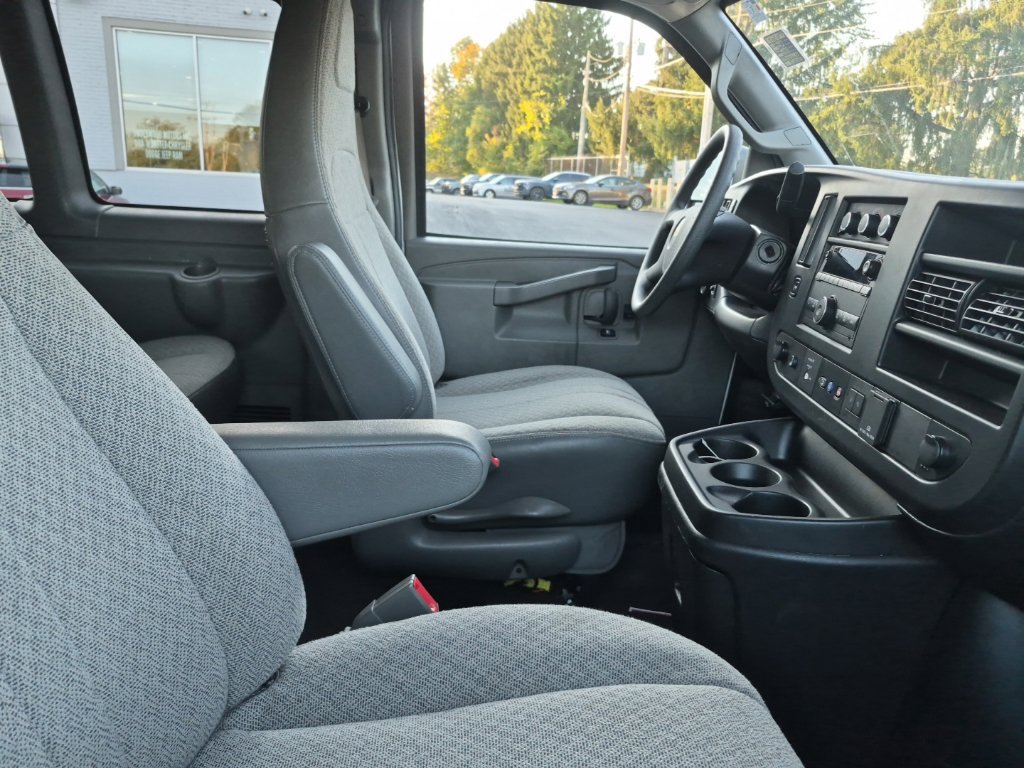 Used 2024 Chevrolet Express 3500 LT w/ LT Preferred Equipment Group RWD image 8