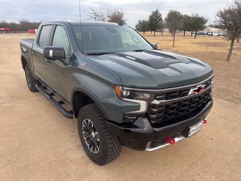 Used 2025 Chevrolet Silverado 1500 ZR2 w/ Technology Package image 5