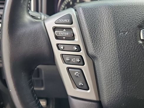 Used 2018 Nissan Titan SV w/ SV Convenience Package RWD image 13