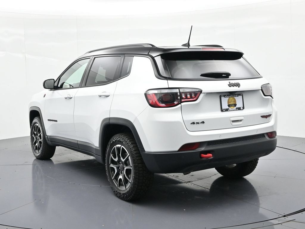 Used 2025 Jeep Compass Trailhawk AWD/4WD image 7